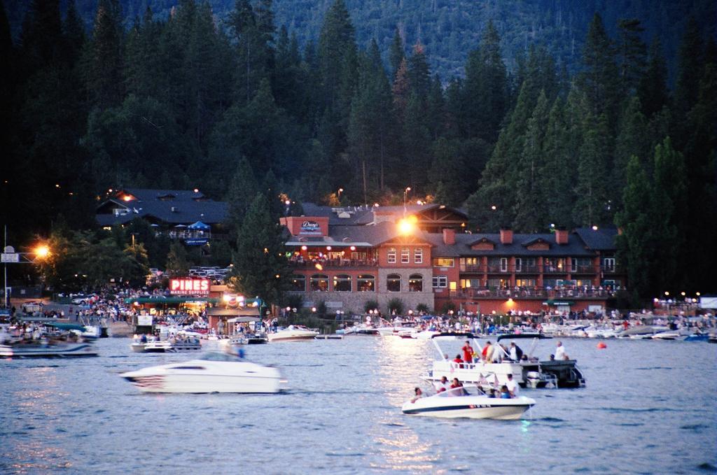 The Pines Resort & Conference Center Bass Lake Eksteriør billede